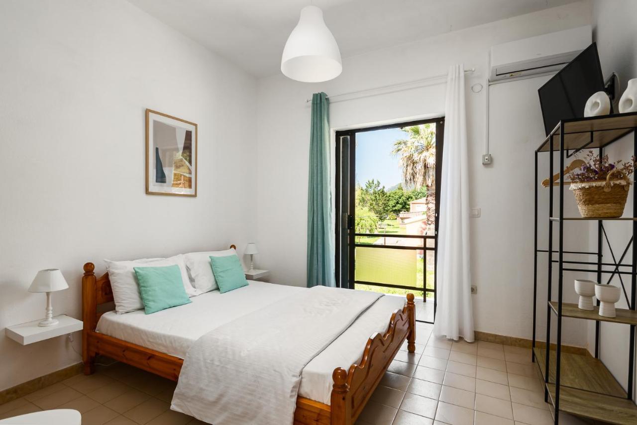 The Springfield Corner Apartments By Konnect Ipsos Bagian luar foto